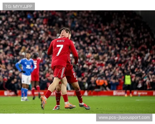 利物浦围攻桑德兰禁区，迪亚斯抽射被封